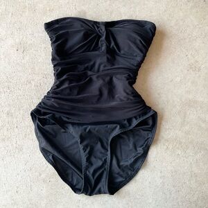 90s Minimalist Quiet Luxury Black Ruched bodysuit St. John's Bay Black size 8